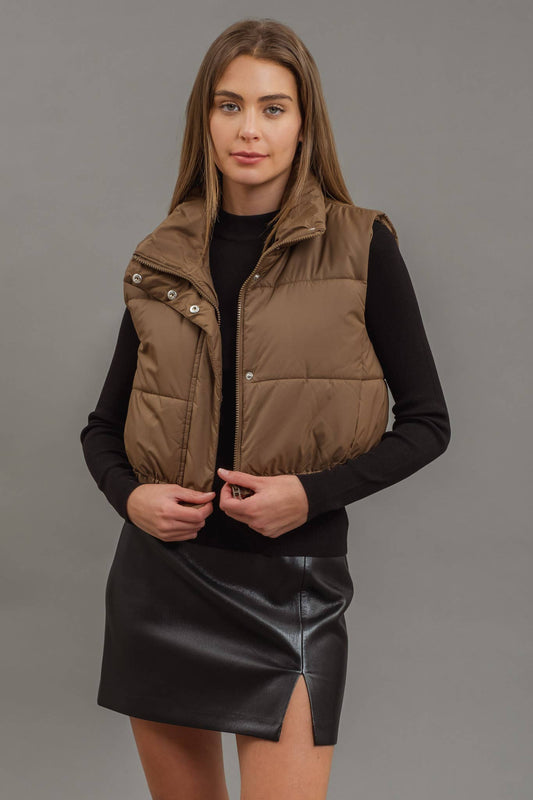 CROPPED ZIP UP PUFFER VEST: BROWN